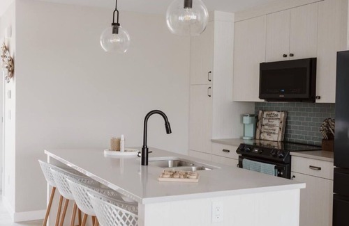 Sylvan Lake Casa | Dock 98 relaxing beachy townhouse in beautiful sylvan lake w/hot tub