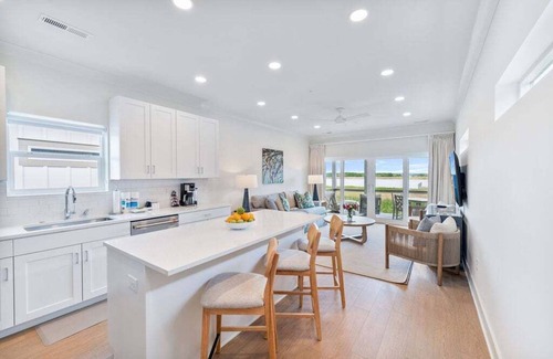 Georgetown Casa | Dock and Dwell at the Winyah Bay Club, Pool, Outdoor Lounge/Grill and Boat Slip included!