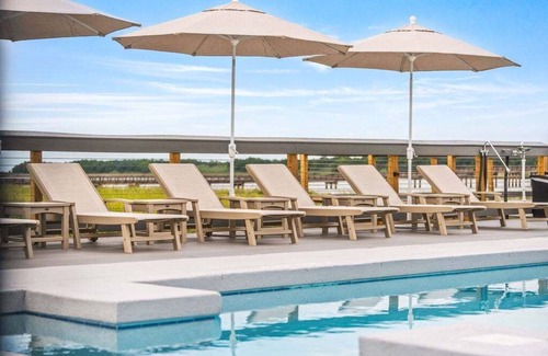 Georgetown Casa | Dock and Dwell at the Winyah Bay Club, Pool, Outdoor Lounge/Grill and Boat Slip included!