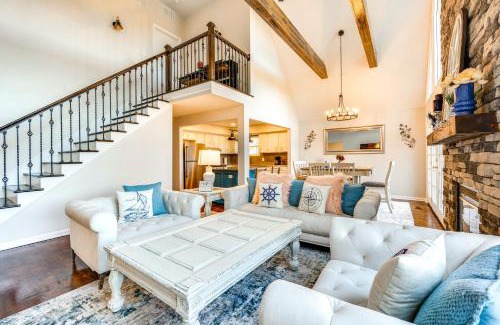 Southmont Casa | Dock and Hot Tub at High Rock Lake Retreat