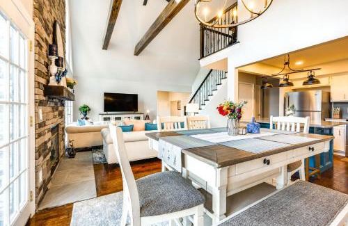 Southmont Casa | Dock and Hot Tub at High Rock Lake Retreat