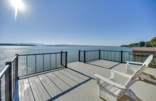 Groveoak Casa | Dock and Panoramic Views Guntersville Lake Retreat!