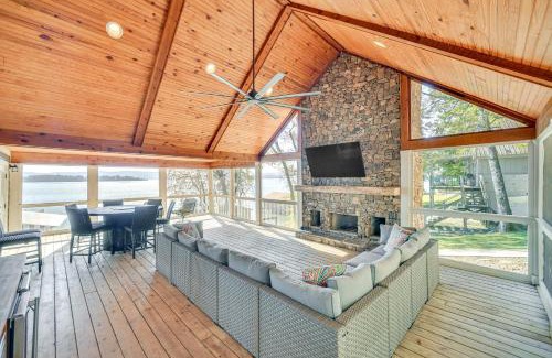 Groveoak Casa | Dock and Panoramic Views Guntersville Lake Retreat!