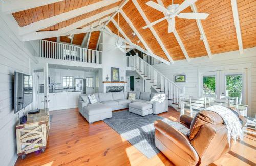 Groveoak Casa | Dock and Panoramic Views Guntersville Lake Retreat!