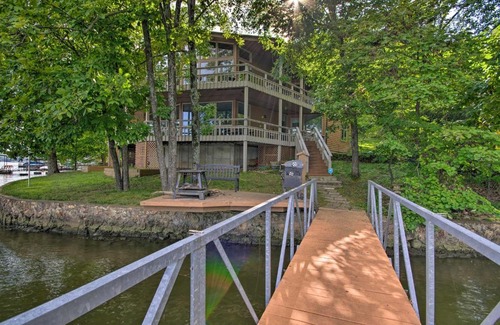 Stover Casa | Dock and Pool Table House on Lake of the Ozarks