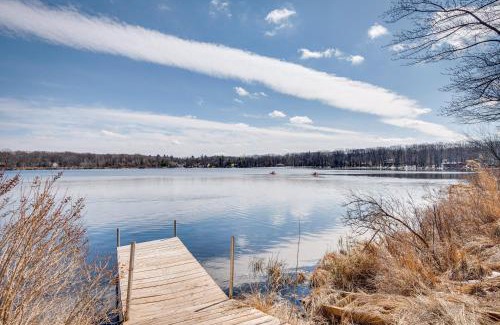 Pocono Summit Casa | Dock and Sunroom Waterfront Home Near Kalahari!