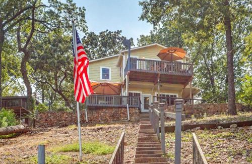 Eucha Casa | Dock and Views Scenic Group Retreat on Grand Lake!
