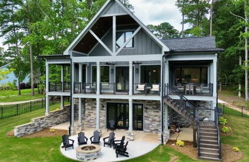 Milledgeville Casa | Dock and Views Spacious Lake Sinclair Retreat