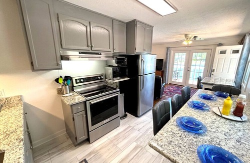 North Shore Casa | Dock Days- Deep water and fantastic wide water views. Volley Ball and horseshoe competitions await.