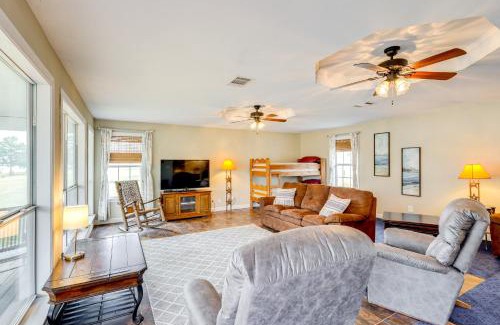 Jewett Casa | Dock, Decks and Views Lakefront Cottage