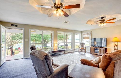 Jewett Casa | Dock, Decks and Views Lakefront Cottage