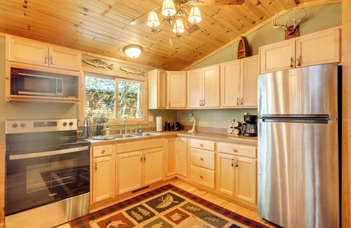 Lac du Flambeau Casa | Dock + Fire Pit: ‘Sweet Serenity’ on Amber Lake