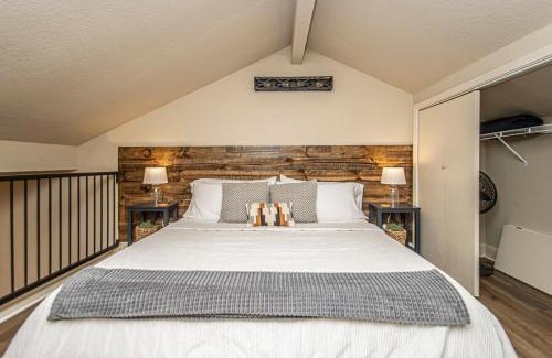 Mid America Apartamento | Dock Holiday!