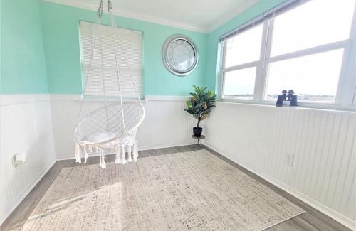Crystal Coast Casa | Dock House, Close to Camp Lejeune, water access, DOCK, king bed