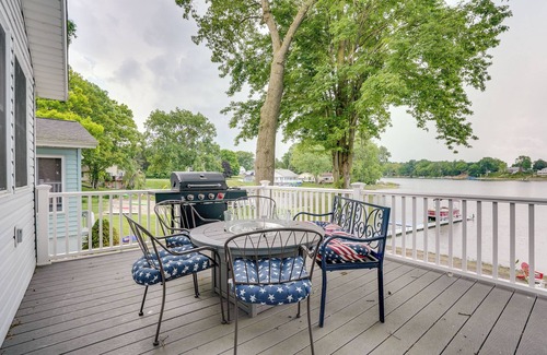 Bronson Casa | Dock & Kayak - Waterfront Retreat on Lake Gilead!