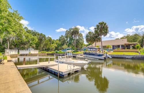 Indian Waters Casa | Dock, Kayaks and Bicycles Crystal River Getaway!