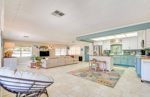 Homosassa Cabaña | Riverview Homosassa Escape w/ Dock + Lanai!