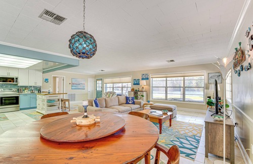 Homosassa Cabaña | Riverview Homosassa Escape w/ Dock + Lanai!