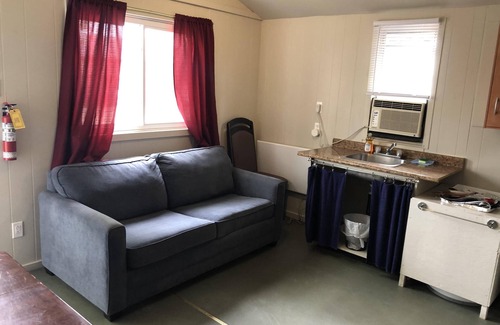 Wasaga Beach Cabaña | Dock Life Cottage 9 - Riverside, 2 Bedroom, Wasaga