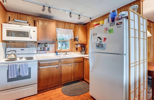 Town of Jerusalem Cabina | Dock & Rowboat: 'Beechnut Bungalow' on Keuka Lake