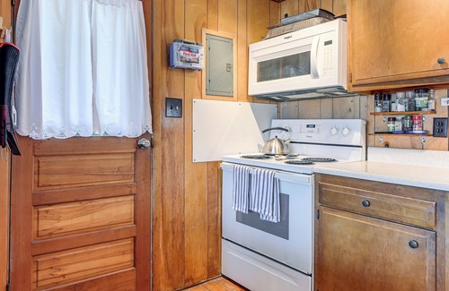 Town of Jerusalem Cabina | Dock & Rowboat: 'Beechnut Bungalow' on Keuka Lake