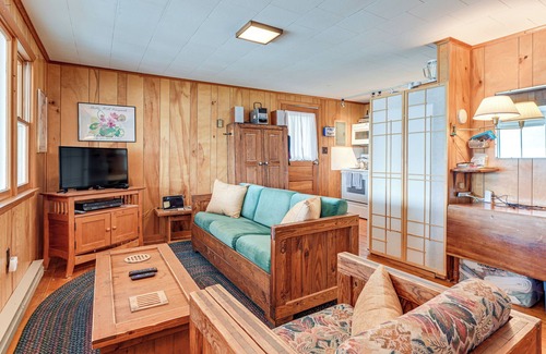Town of Jerusalem Cabaña | Dock & Rowboat: 'beechnut Bungalow' on Keuka Lake