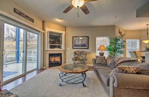 Lake Ozark Apartamento | Dock, Slip and Pool Breezy Lake Ozark Escape