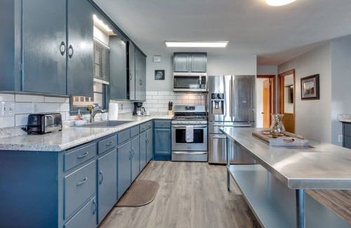 Savannah Casa | Dock&Volleyball! Near Downtown - Blue & Turquoise!