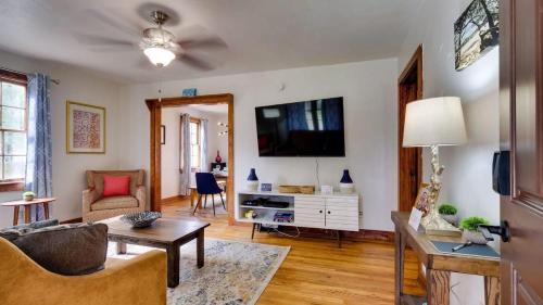 Savannah Casa | Dock & Volleyball! Near Downtown - Golden Getaway