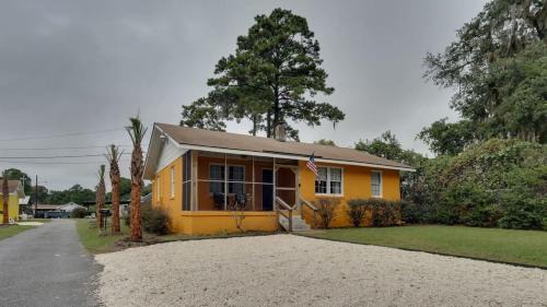 Savannah Casa | Dock & Volleyball! Near Downtown - Golden Getaway