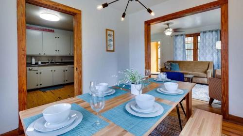 Savannah Casa | Dock & Volleyball! Near Downtown - Golden Getaway