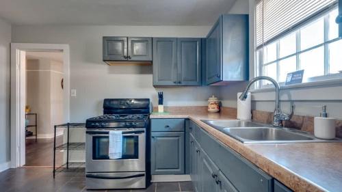 Savannah Casa | Dock&Volleyball! Near Downtown - Blue & Turquoise!