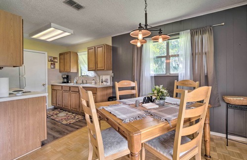 Dunnellon Apartamento | Docks + Balcony: Peaceful River Abode in Dunnellon