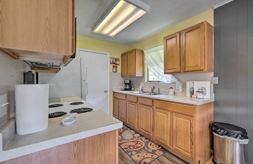 Dunnellon Apartamento | Docks + Balcony: Peaceful River Abode in Dunnellon