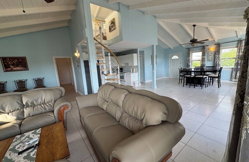 Discovery Bay Apartamento | Dockside 3-bedroom Suite in Providenciales