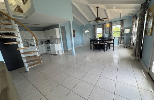 Discovery Bay Apartamento | Dockside 3-bedroom Suite in Providenciales