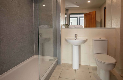 The Docks Hotel | Dockside Aparthotel, Bw Signature Collection