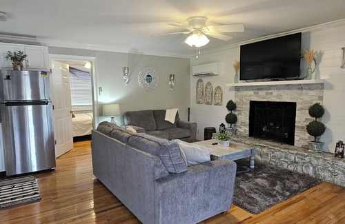 Tunnel Hill Casa | Dockside Cottage- directamente en un pequeño lago abastecido. Wi-fi y cable gratis!