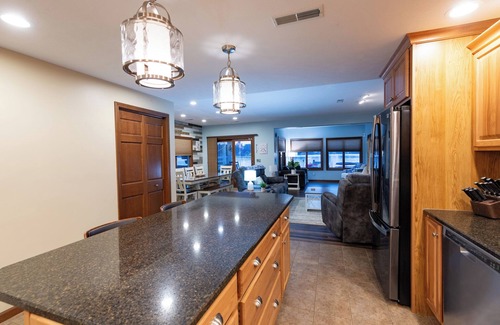Bristol Casa | Dockside Daze | Lakefront + Hot Tub