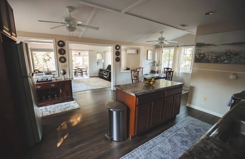 Cave Spring Cabina | Dockside Dreams at Rivers Edge Retreat – 2 bd/1ba Waterfront home on the Coosa River at Lake Weiss (GA/AL line). This updated, newly renovated ranch-style home offers the perfect setting to unplug, recharge and make wonderful lifetime memories!