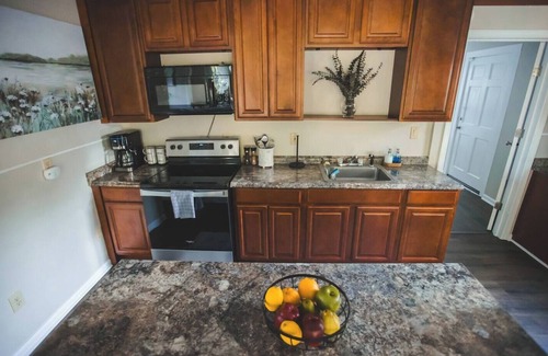 Cave Spring Cabina | Dockside Dreams at Rivers Edge Retreat – 2 bd/1ba Waterfront home on the Coosa River at Lake Weiss (GA/AL line). This updated, newly renovated ranch-style home offers the perfect setting to unplug, recharge and make wonderful lifetime memories!