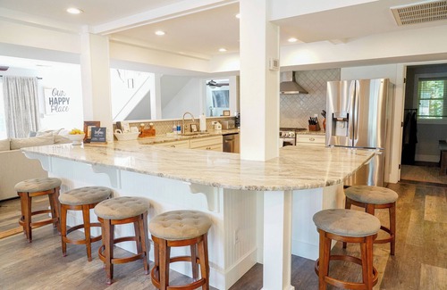 Fort Ann Casa | Dockside Manor, Lakefront Sleeps 21, jacuzzi, sala de juegos y bar, cerca de Lake George