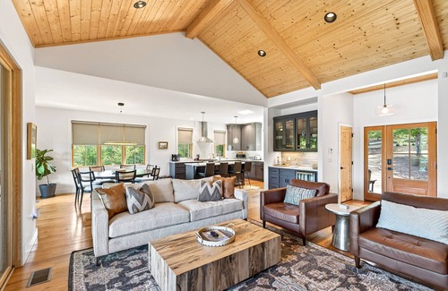 Marion Casa | Dockside of the Moon | Lakefront Luxury, Views & Private Dock