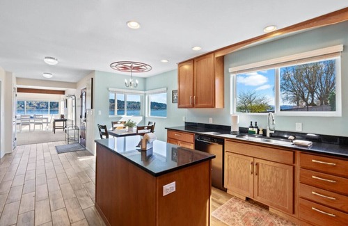 Bremerton Casa | Dockside Retreat w/ Hot Tub, Kayaks, & Firepit