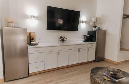 Canal Park Condominio | Dockside Suite 1 | The Brix | Pool in Canal Park!