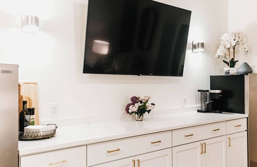 Canal Park Condominio | Dockside Suite 1 | The Brix | Pool in Canal Park!