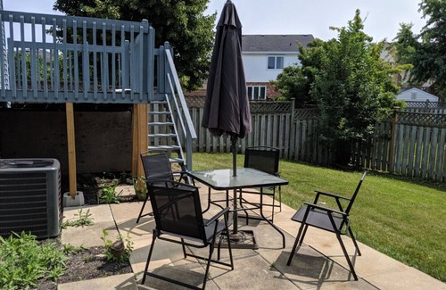 St. Catharines Casa | Doctor's Lounge - Una casa ejecutiva en Niagara