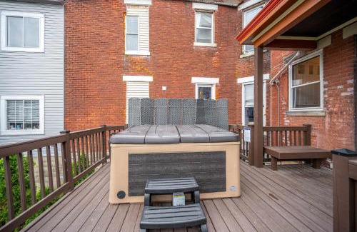Dayton Casa | Doctors Retreat with Hot Tub