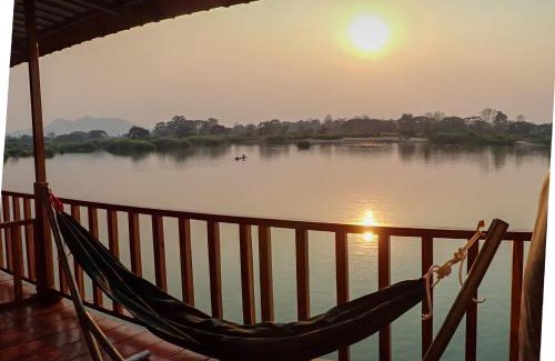 Don Det Casa | DODAND Studio & Sunset Riverside Guesthouse