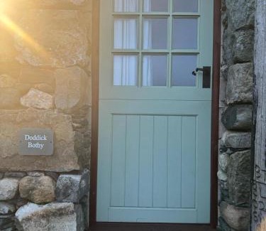 Scales Casa | Doddick Bothy